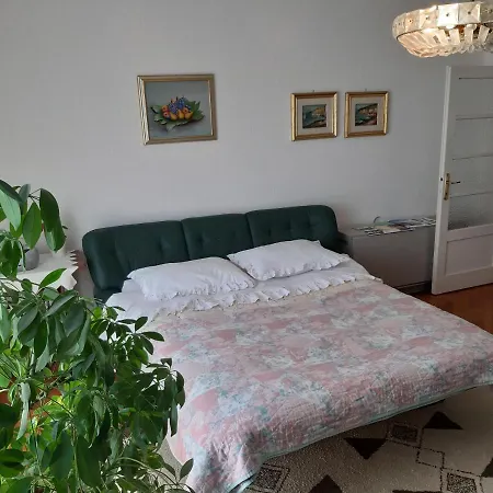Rose Apartman *